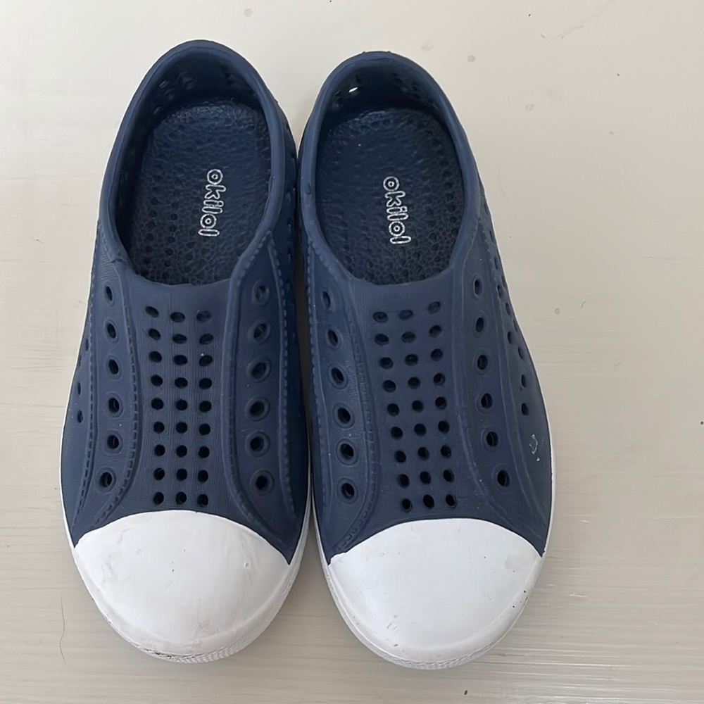 Okiloi shoes toddler size 8